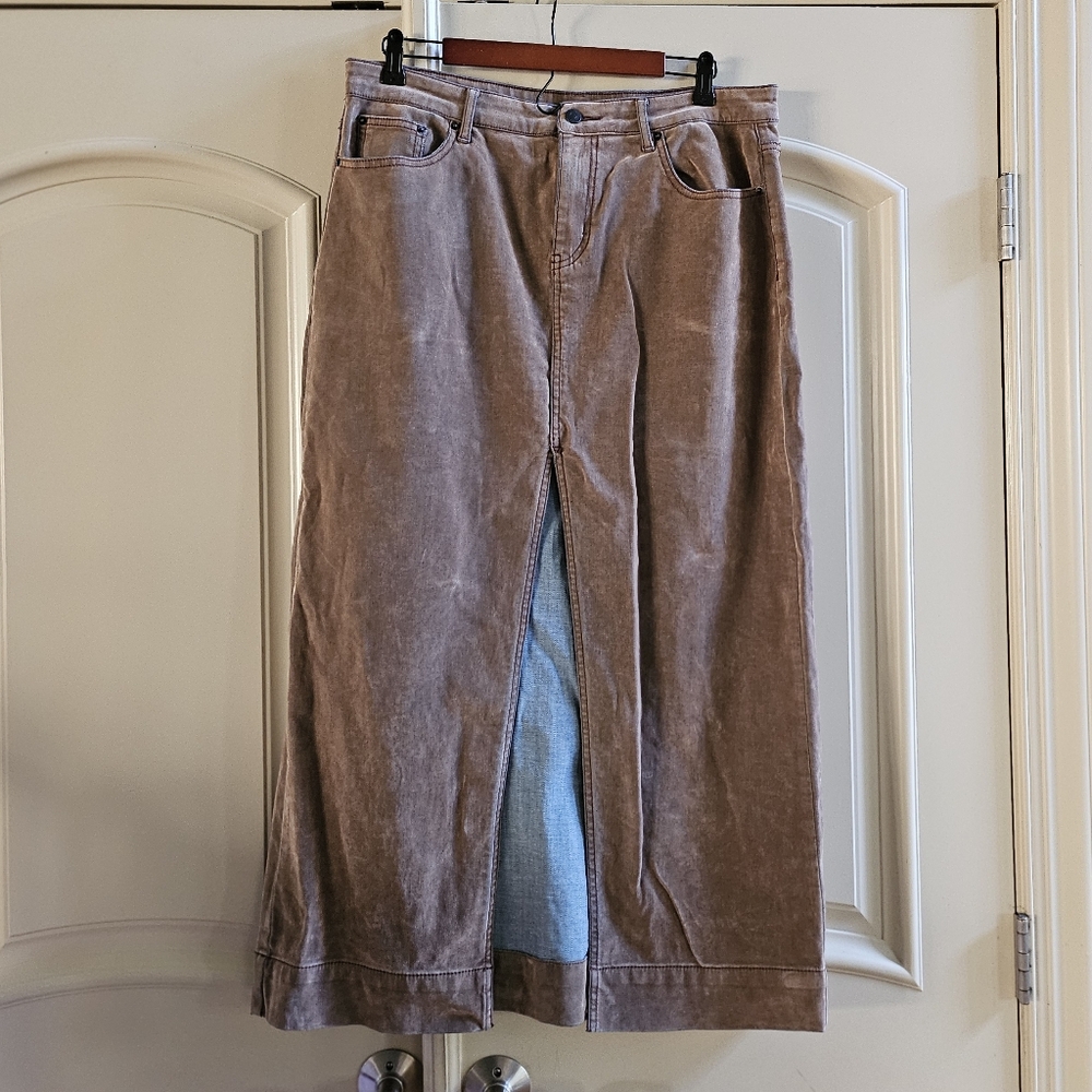 Urban Outfitters BDG flocked skirt L